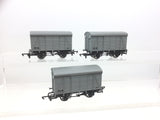 Hornby R1075 OO Gauge SR 12t Double Vent Van M16485 x3