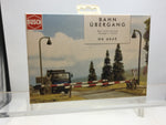 Busch 6040 HO/OO Gauge Level Crossing