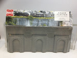 Busch 7032 HO/OO Gauge 2 Walls with Supports (Dark Grey Stone)