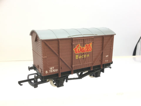 Wrenn W5046 OO Gauge BR Ventilated Van 'Walls' Bacon B757051