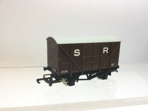Wrenn W5033 OO Gauge Ventilated Van SR 41596 (L1)