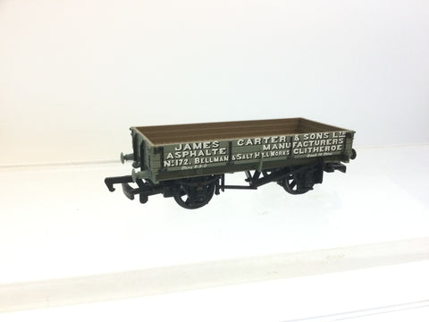 Mainline 937361 OO Gauge 3 Plank Wagon, James Carter & Sons, Clitheroe