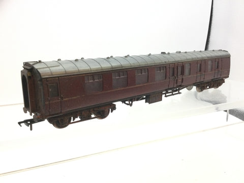Bachmann 39-076F OO Gauge BR Maroon Mk1 Brake Corr 2nd Coach W34315 Weathered
