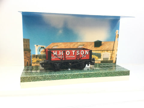 Hornby R087 OO Gauge 4 Plank Wagon H Hotson, Elmbridge Station