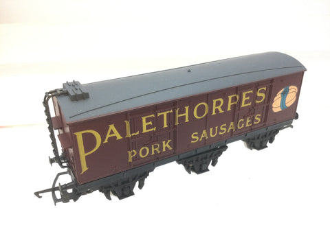 Hornby R733 OO Gauge 6 Wheel Van 'Palethorpes Sausages'