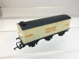 Hornby R671 OO Gauge Six Wheeled Insulated Milk Van