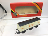 Hornby R671 OO Gauge Six Wheeled Insulated Milk Van