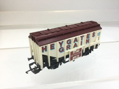 Hornby R238 OO Gauge Bulk Grain Hopper 'Heygates'