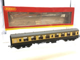 Hornby R4644 OO Gauge BR Choc/Cream Mk1 2nd Open Coach W3879
