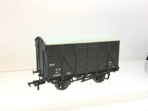 Bachmann 37-751B OO Gauge GWR 12t Fruit Van GW134330