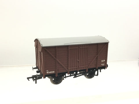 Bachmann 37-728 OO Gauge BR(WR) Brown 12t Vent Van W142218