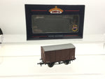 Bachmann 37-728 OO Gauge BR(WR) Brown 12t Vent Van W142218