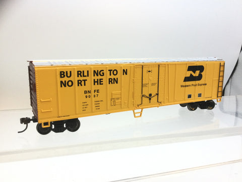 Bachmann 17903 HO Gauge 50' Reefer Burlington Northern BNFE 9037