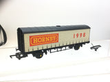 Hornby R6046 OO Gauge Curtain Sided Van Hornby Railways 1998