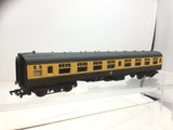 Mainline 37-105 OO Gauge BR Mk 1 Corridor 2nd Coach Choc/Cream W24716