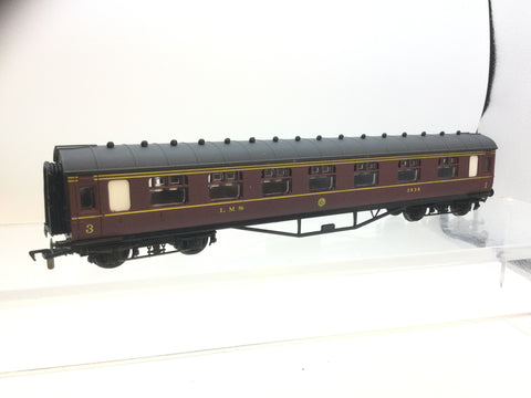 Airfix 54202 OO Gauge LMS Stanier Composite Coach 3935