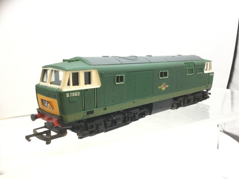 Hornby R074 OO Gauge BR Green Class 35 Hymek D7063