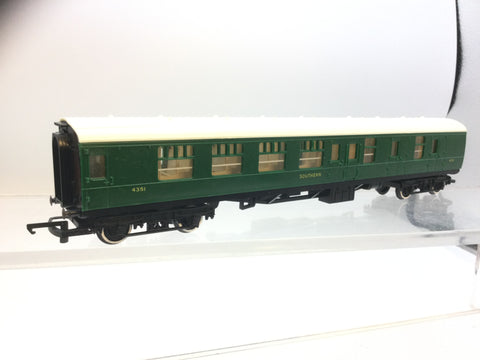 Triang/Hornby R623 OO Gauge SR Green Mk 1 Brake Coach 4351