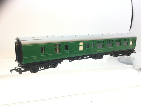 Triang/Hornby R623A OO Gauge SR Green Mk 1 Brake Coach 4351