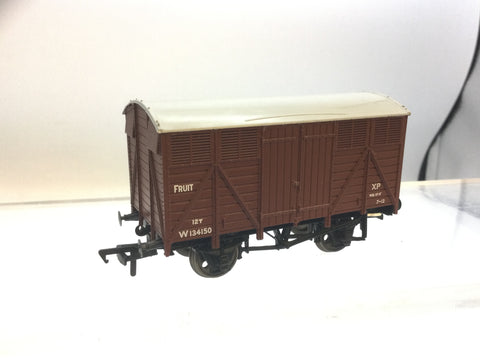 Bachmann 37-754 OO Gauge BR Brown 12t Fruit Van W134150