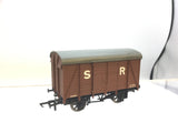 Hornby R6268A OO Gauge SR Double Vent Van 44399
