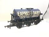 Hornby R6378 OO Gauge GWR 6 Wheel Tank Wagon Express Dairy