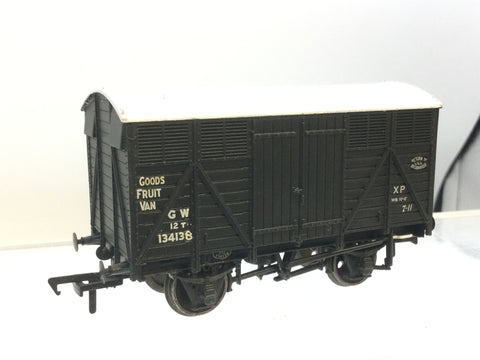 Bachmann 37-751C OO Gauge GWR 12t Fruit Van RENUMBERED