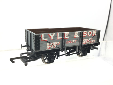 Hornby R6162 OO Gauge 5 Plank Wagon Lyle & Son, Hereford