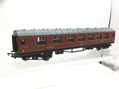 Hornby R4130A OO Gauge LMS Stanier Composite Coach 4000