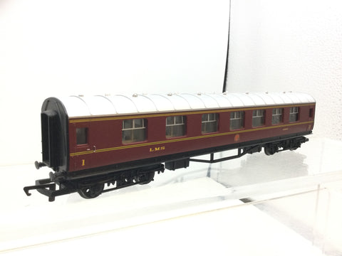Hornby R4388 OO Gauge LMS Stanier Composite Coach 4183