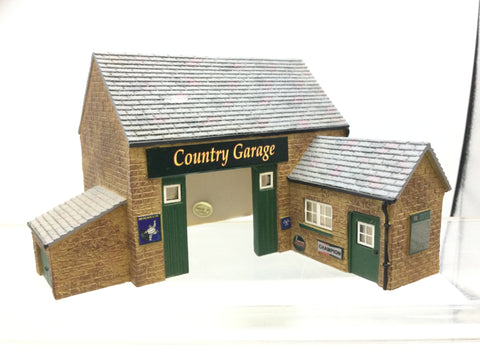 Hornby R9855 OO Gauge Skaledale The Country Garage