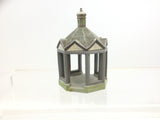 Hornby R8973 OO Gauge Skaledale Village Green Shelter