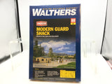 Walthers 933-4076 HO Gauge Modern Guard Shack Kit