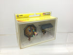 Noch 15590 HO/OO Gauge Parents (2) Children (2) Dog And Accessories Figure Set
