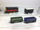 Hornby R2669 OO Gauge Class 08 Parcel Livery and Wagon Set (NEEDS ATTN)