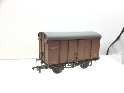 Bachmann 38-077 OO Gauge SR 12T Plywood Vent Van BR Bauxite Weathered