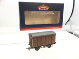 Bachmann 38-077 OO Gauge SR 12T Plywood Vent Van BR Bauxite Weathered
