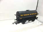 Hornby R6011 OO Gauge 20T Tank Wagon Yorkshire Tar Distillers