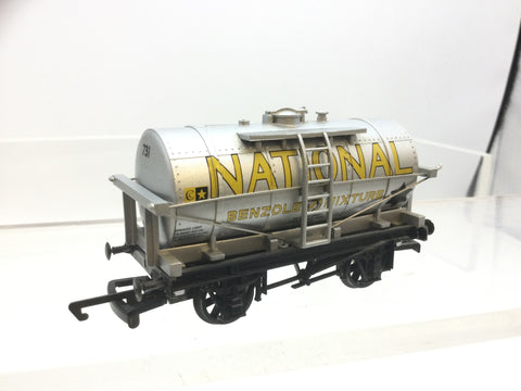 Dapol B132 OO Gauge 12t Tank Wagon National Benzole