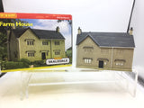 Hornby R8782 OO Gauge Farm House