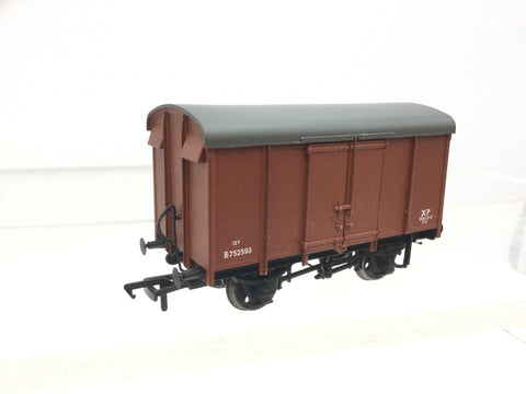 Bachmann 38-076C OO Gauge 12t SR Plywood Van BR B752593