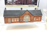 Hornby R9818 OO Gauge Skaledale High Brooms Station