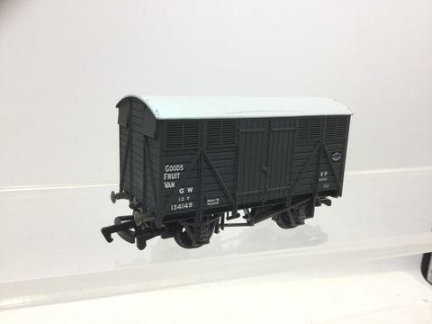 Mainline 937174 OO Gauge GWR 12t Fruit Van 134149