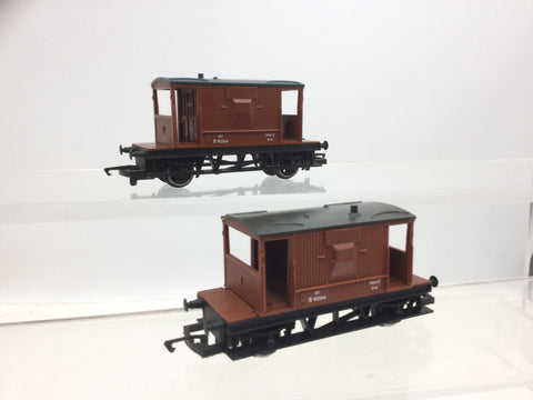 Hornby R109 OO Gauge Standard Brake Van B952564 x2