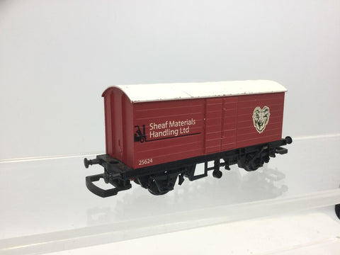 Hornby R6474 OO Gauge Freelance Long Wheelbase Van Sheaf Materials (UNBOXED)