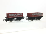 Hornby R097 OO Gauge 5 Plank Wagon Arnolds Sands x2