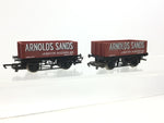 Hornby R097 OO Gauge 5 Plank Wagon Arnolds Sands x2