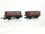 Hornby R097 OO Gauge 5 Plank Wagon Arnolds Sands x2