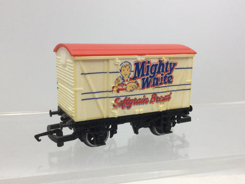 Hornby R726 OO Gauge Closed Van Mighty White
