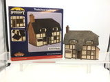 Bachmann 44-0019 OO Gauge Thatched Cottage